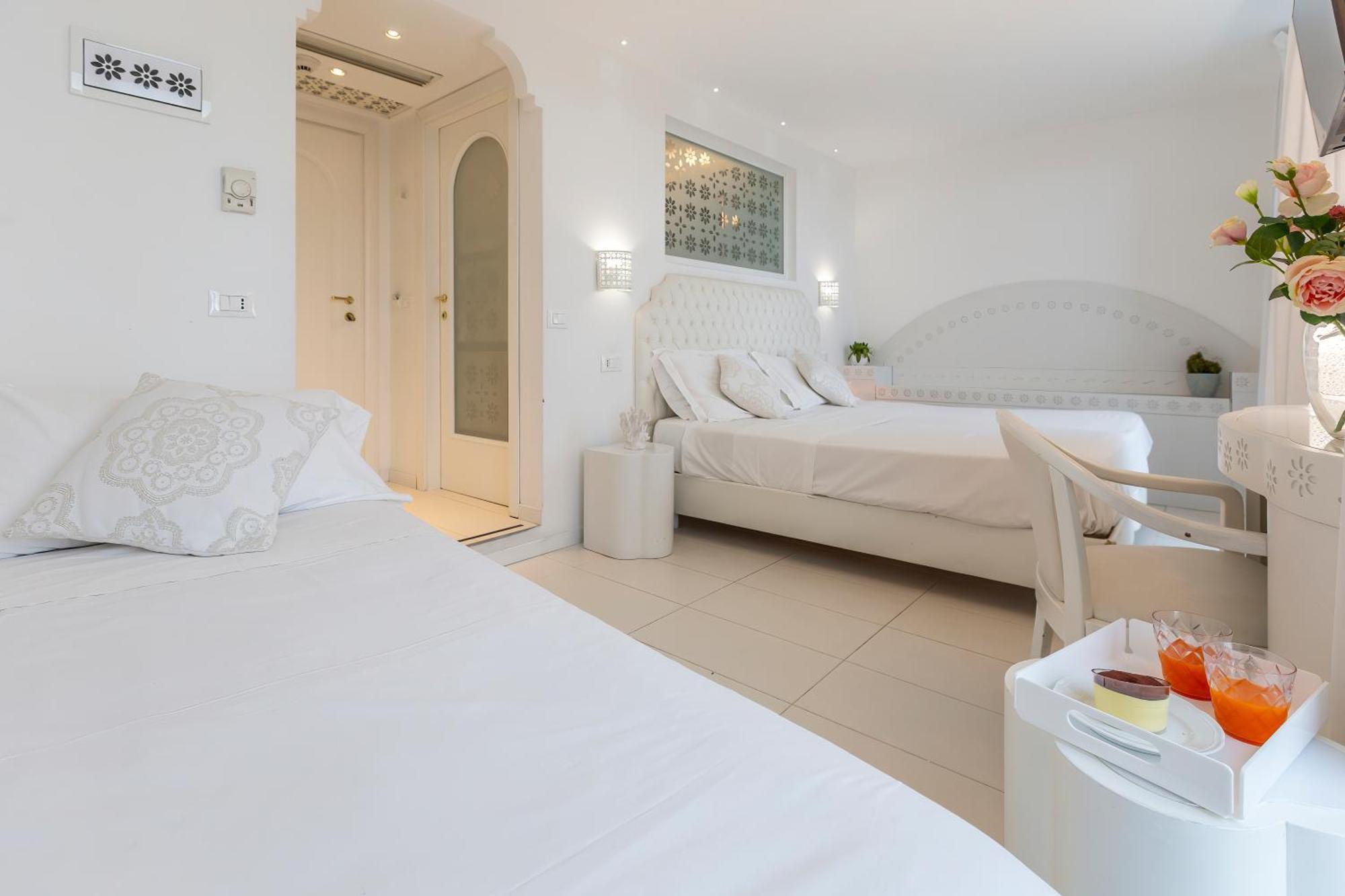 Hotel Al Cavallino Bianco Riccione Exterior foto